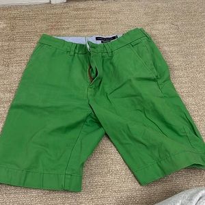 Tommy Hilfiger green khaki shorts size 30